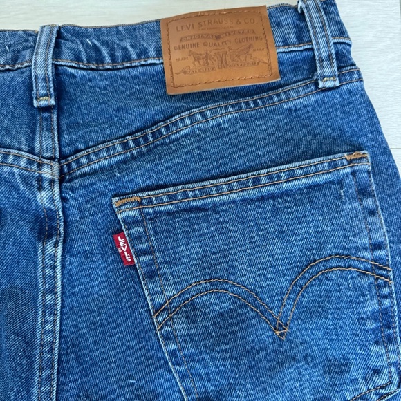 Levi’s Ribcage Straight Ankle Premium Denim Button Fly Jeans Medium Wash Sz 28 - Picture 3 of 10